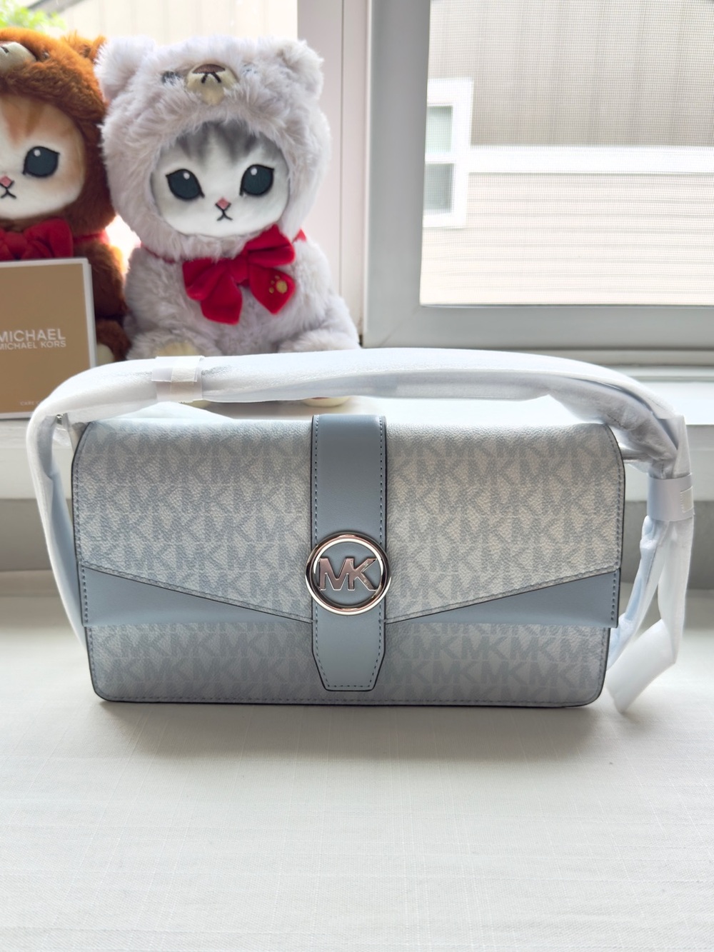 NWT 🐬Michael Kors Light Blue Greenwich Medium Signature Logo
Shoulder Bag